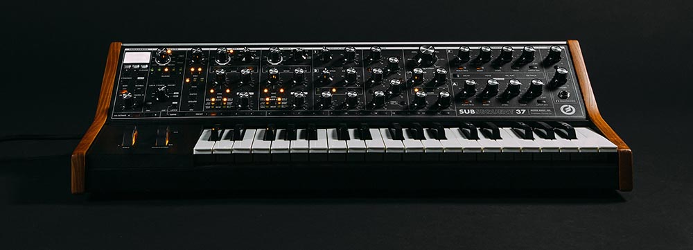 MOOG Subsequent 37 / front - studiostore